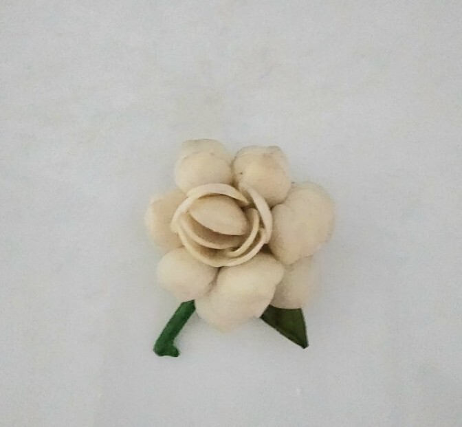 Vintage shell art brooch pin