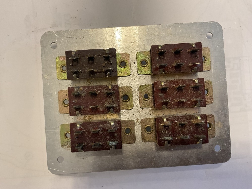 Realistic Multiple Speaker Switch Panel Beige Speaker Switch