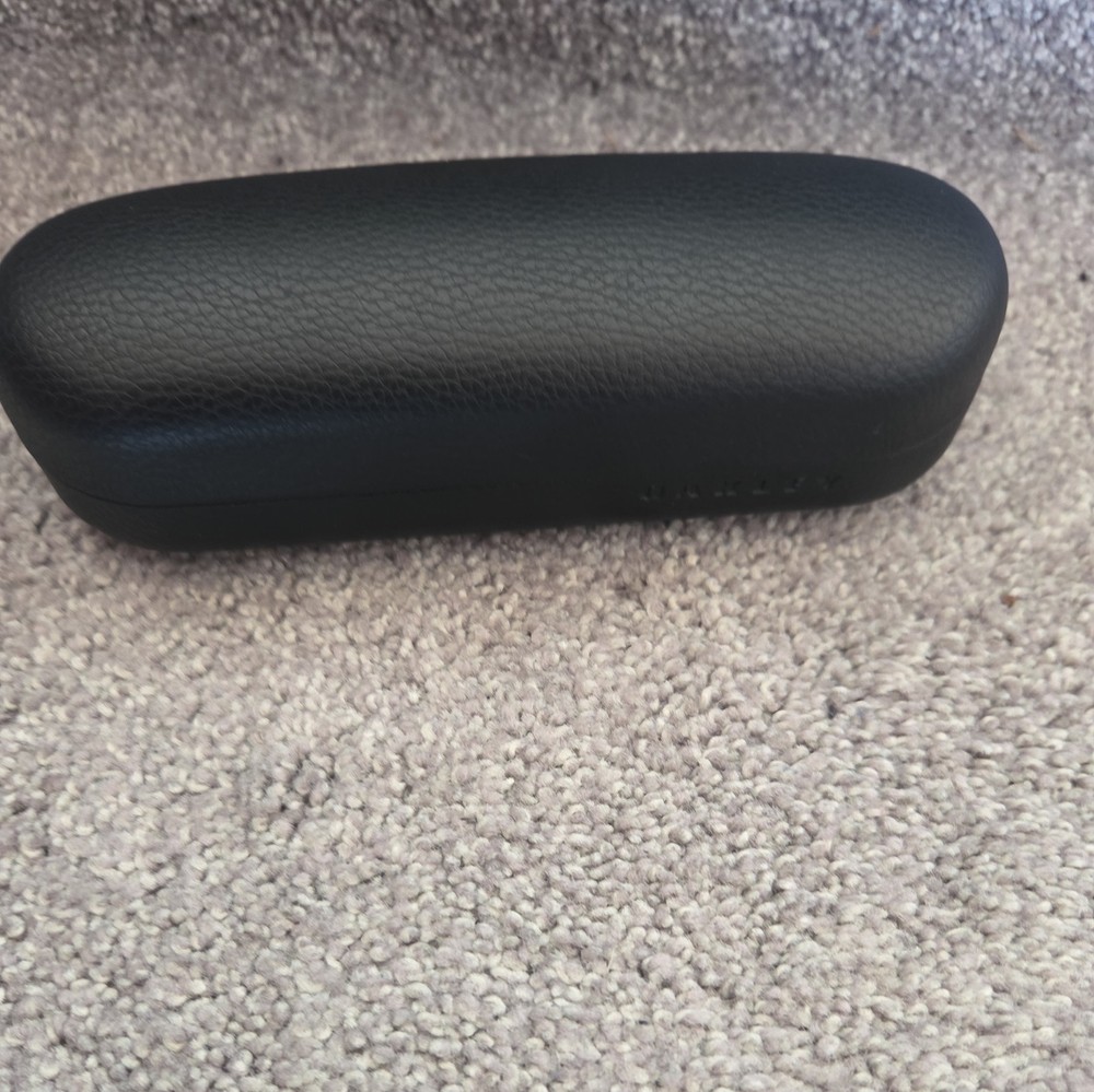 OAKLEY BLACK AUTHENTIC EYEWEAR CASE & SLEEVE