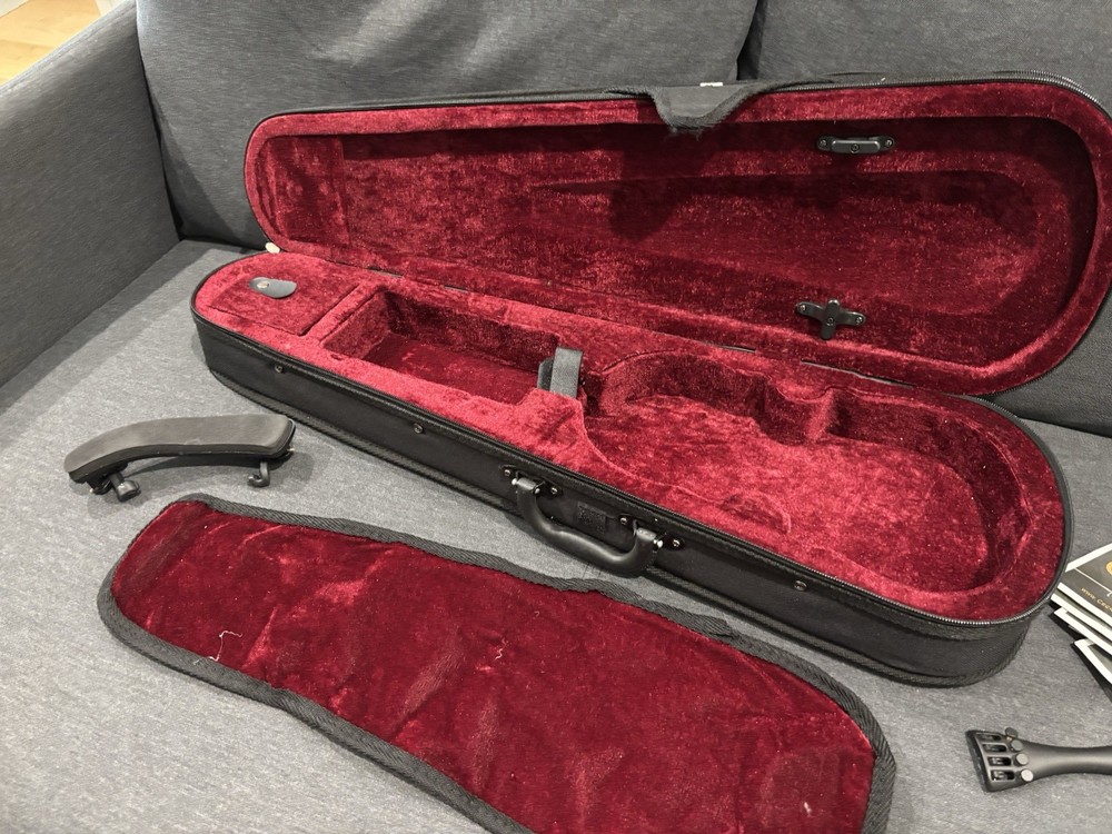 Cecelio Lightweight 4/4 Full Violin Case with replacement Strings (red Velvet)