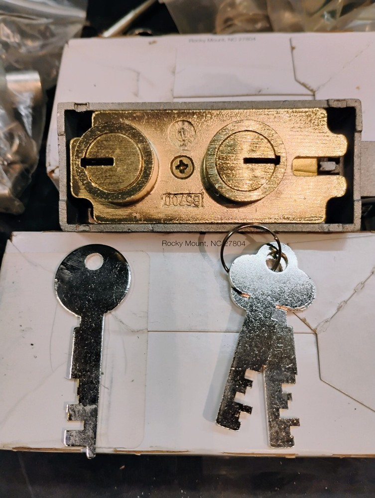 Safe deposit box lock
