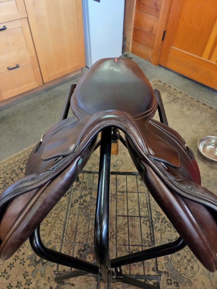 Equipe Jumping Saddle 17.5 Excellent Condition 2020 Wide Tree