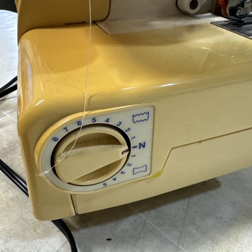 Singer Overlock Sewing Machine Model# 14T948DS Serger Works
