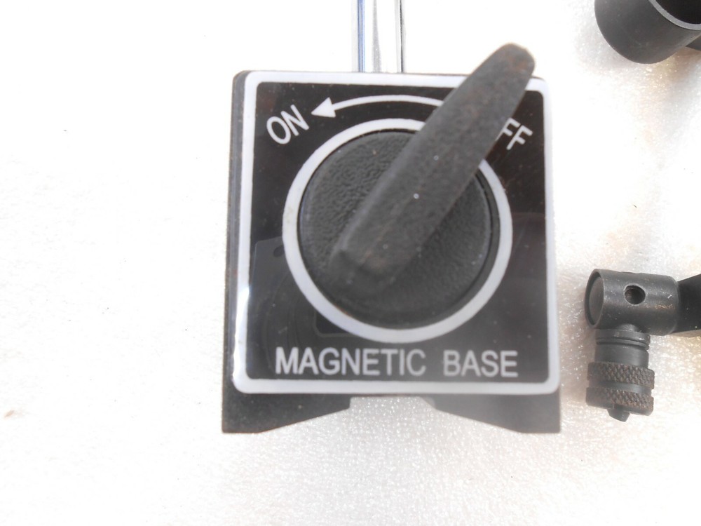 Magnetic base indicator holder