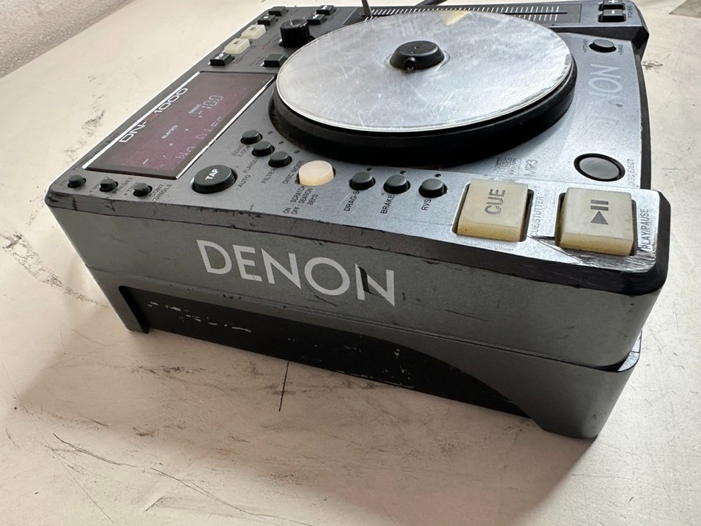 Denon DN-S1000 tabletop DJ CD/MP3 player