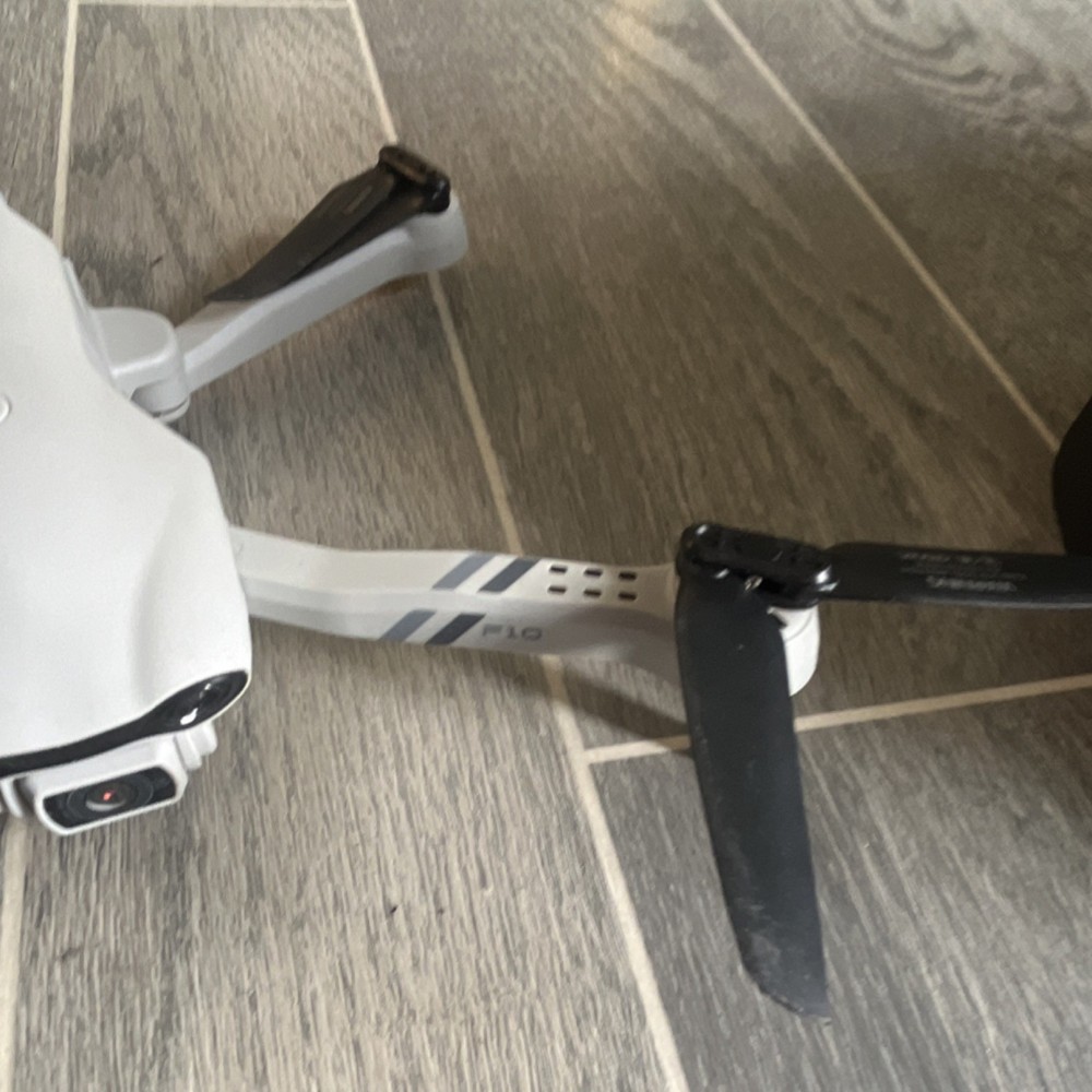 4DRC 4D-F10 Foldable Quadcopter Drone with Camera, Remote, Carry Case