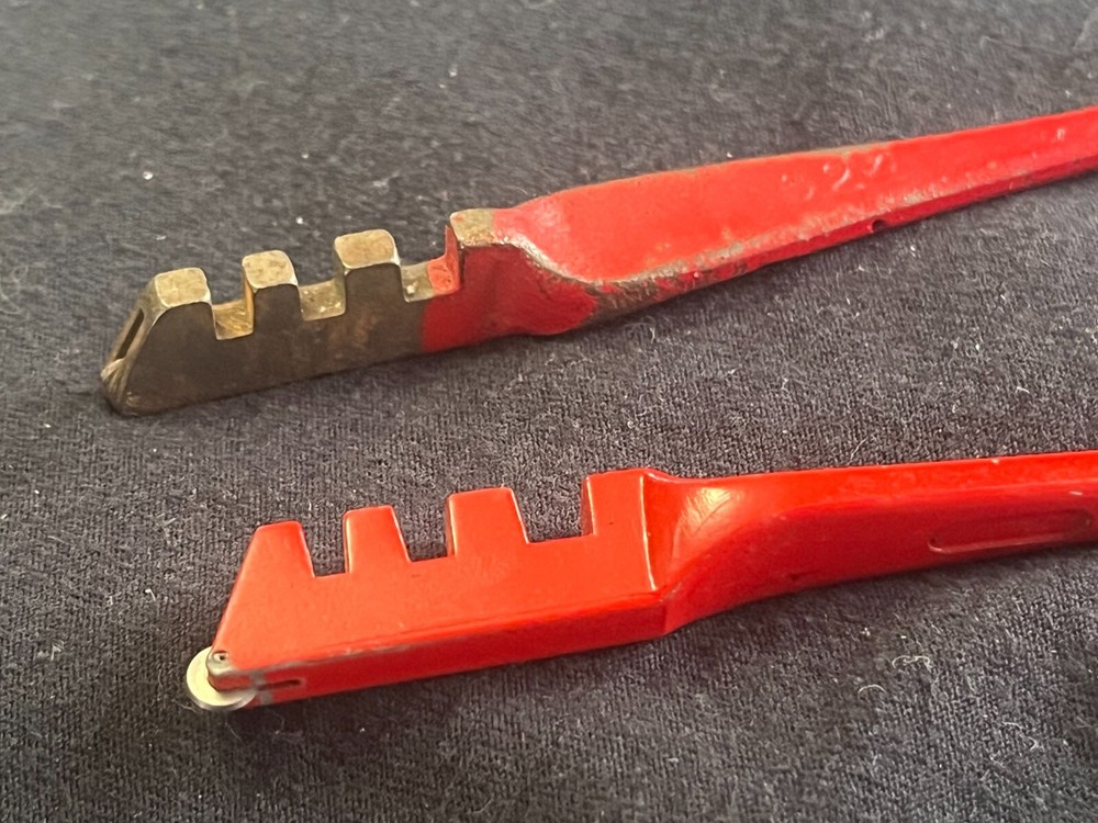 2 Vintage Glass Cutter Cutting Tools -One Red Devil 024