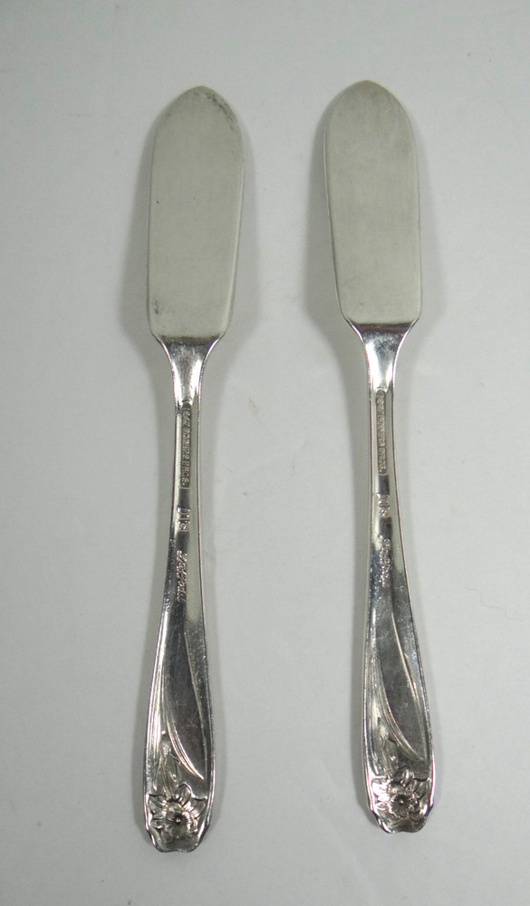 1847 Rogers IS Daffodil Silverplate Flat Handle Butter Knives Set of 2