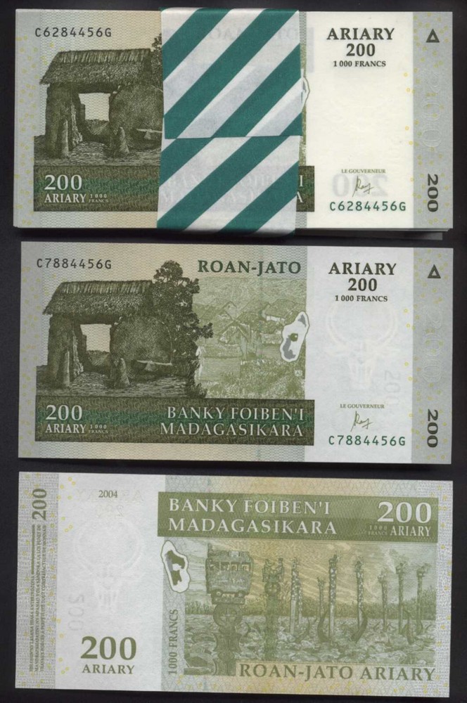 Original bundle 100 notes: ORIGINAL BUNDLE MADAGASCAR, 200 ARIARY 2004, P 87c, PA