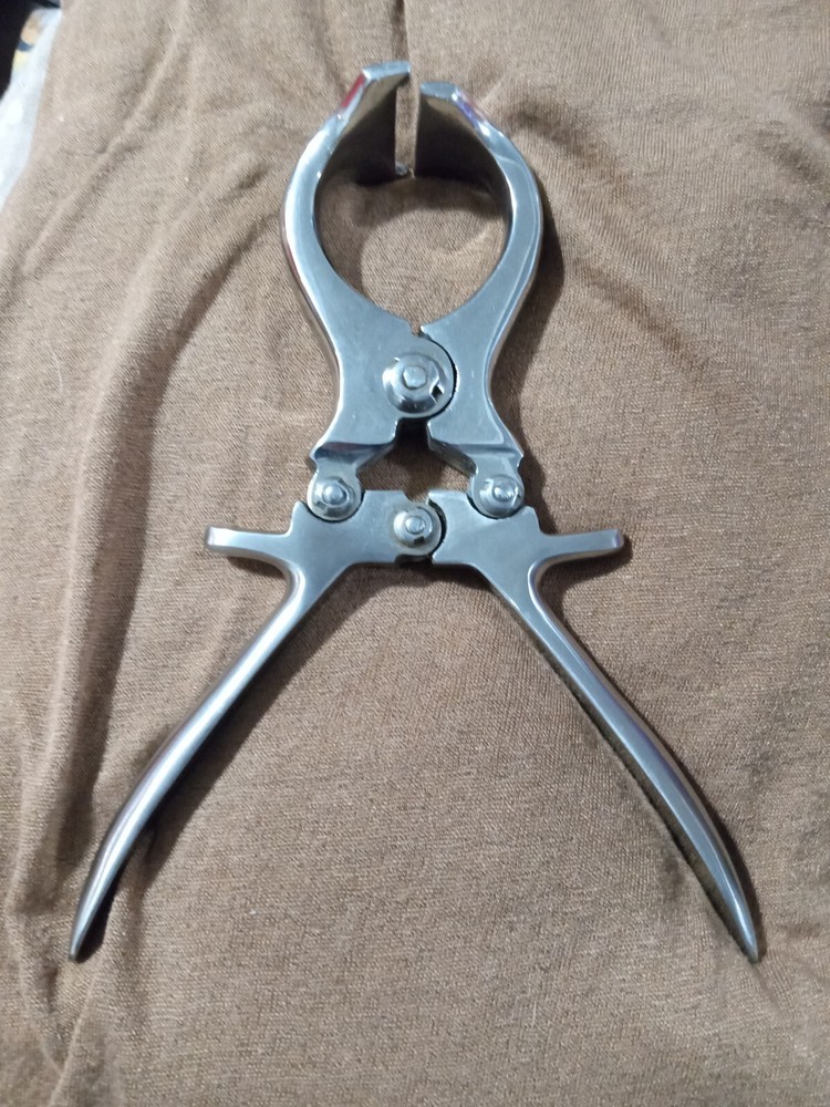 Bloodless Castration Tool For Goats