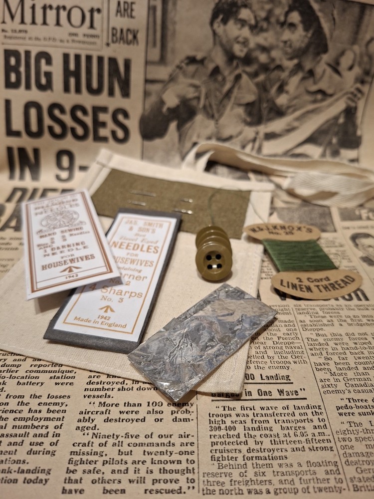 British WW2 housewife - reproduction sewing kit