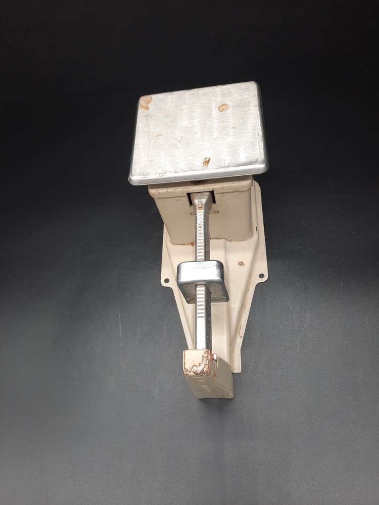 Vintage 1982 USPS Metal 16 Oz Postage Scale