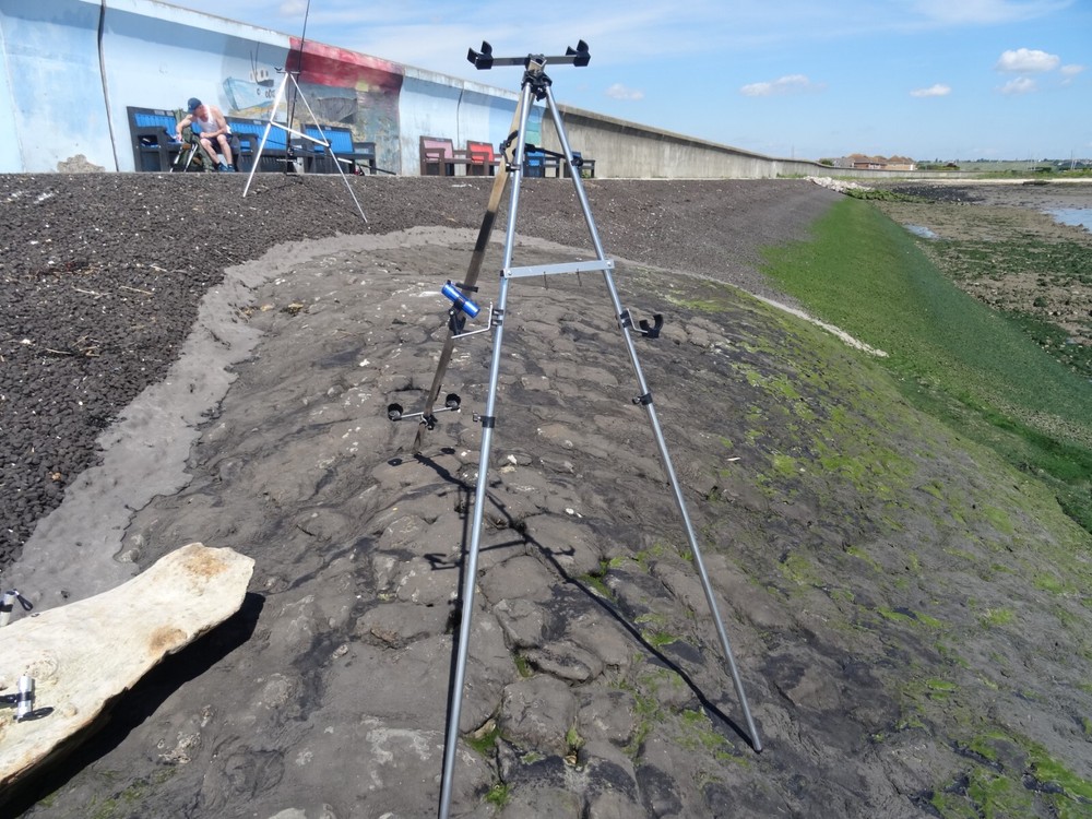 6FT TELESCOPIC TRIPOD with ACCESSORIES
