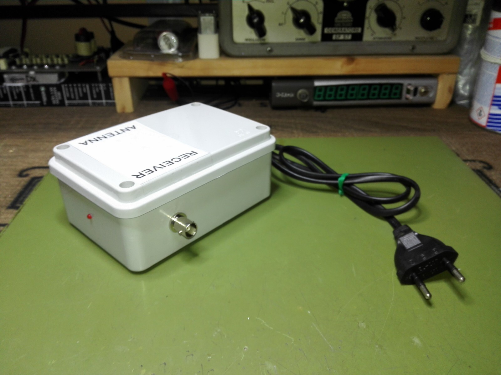Wellbrook ALA100LN and FLG100LN Replica Antenna Amplifier