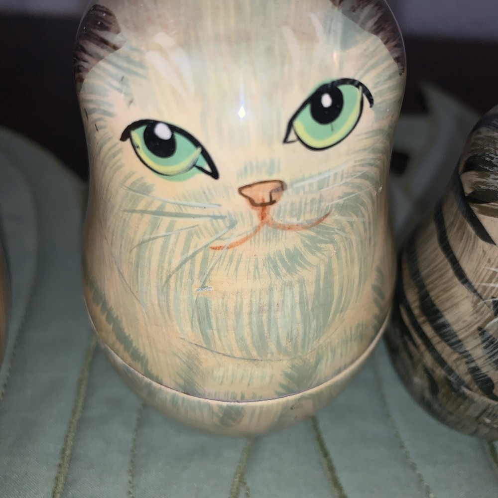 AUTHENTIC MODELS Oriental Stacking 5 Cats Read