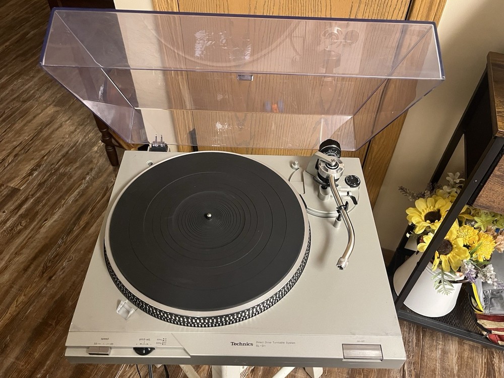 Technics SL-D1 Direct Drive Automatic Turntable System Record Player Turns On