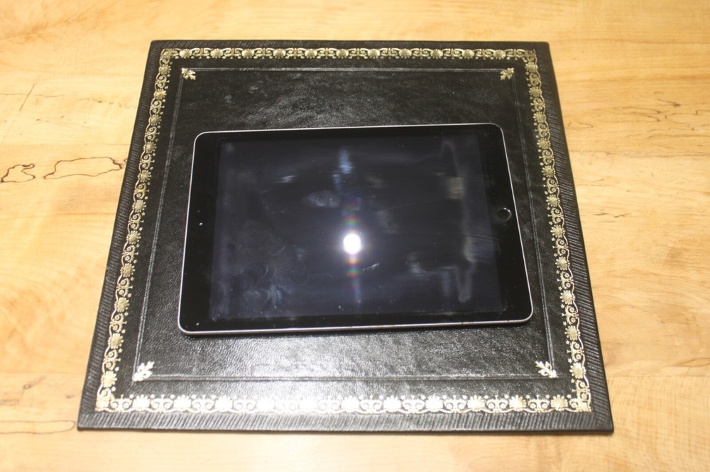 Genuine leather desk pad for computer/laptop/tablet