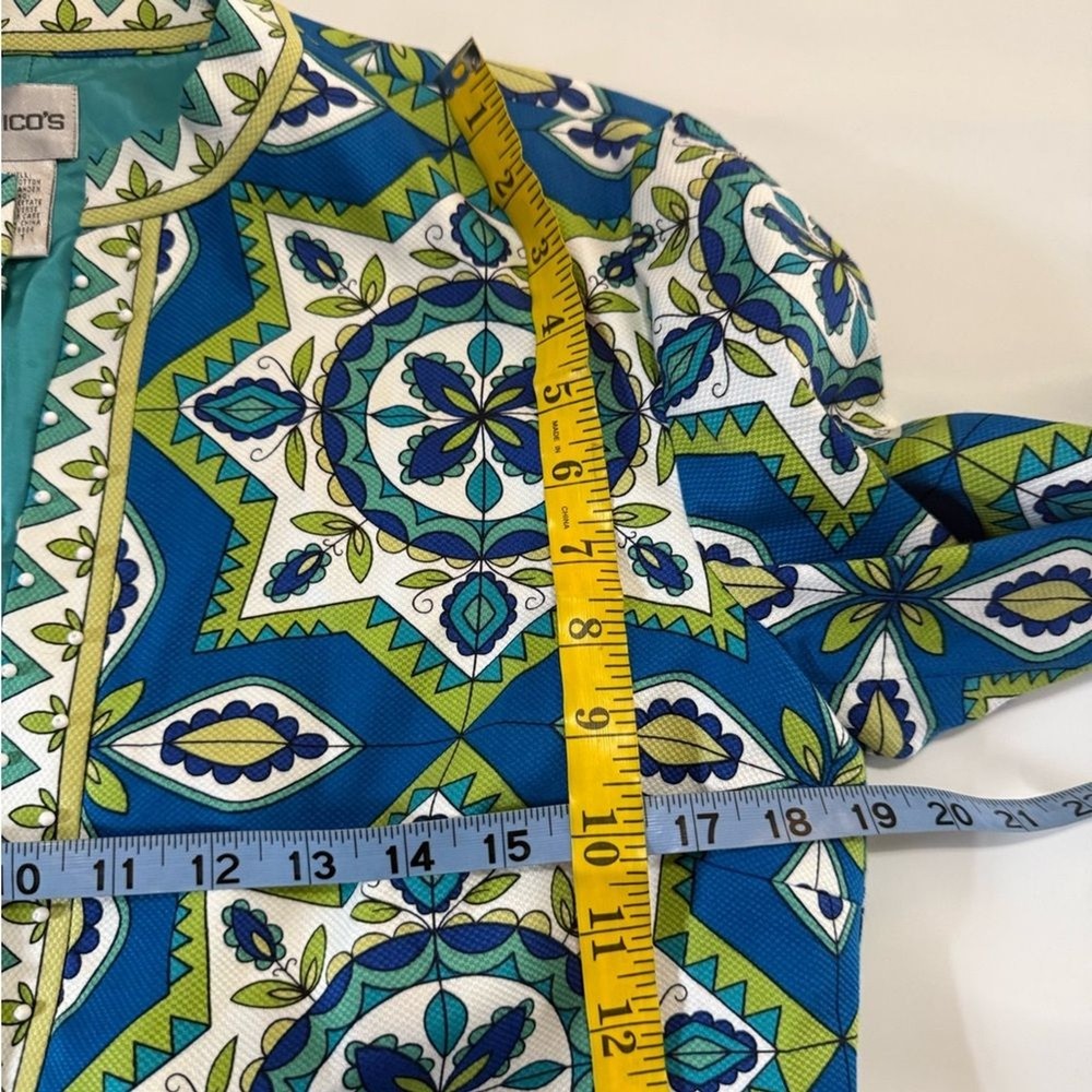 Chico’s Bright Printed Open-Front beaded Jacket in Blue Green in size medium (1)