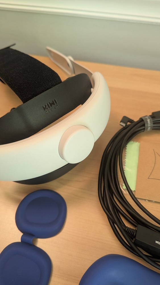Meta Quest 3 accessories bundle: Improved head strap, silicone covers, USB cable
