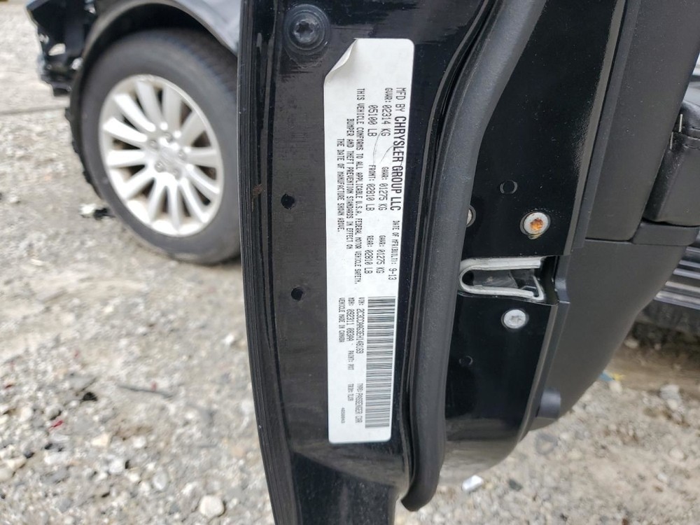 300 2014 Glove Box 4736785