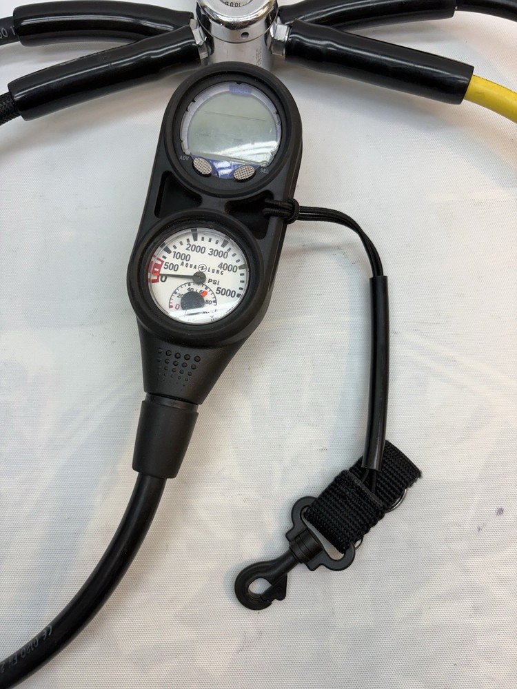 APEKS VALVE REGULATOR COMPUTER & GEAR (2019 CERTIFIED MODEL) READ DESCRIPTION!