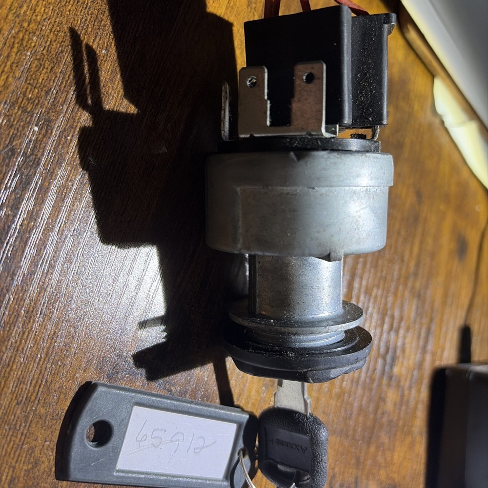 FREIGHTLINER POLLAK IGNITION SWITCH W KEY 19161