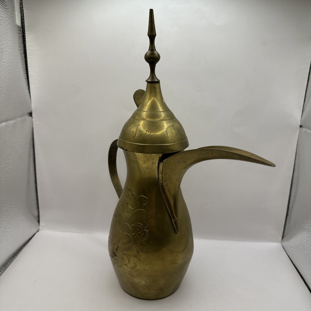Vintage 32cm Brass Engraved Dallah Style Coffee Pot – Middle Eastern Decor