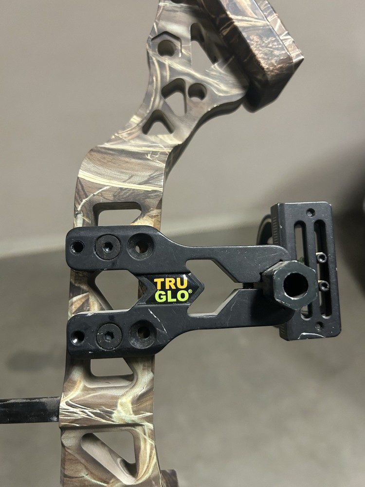 Bowtech 2007 Vital Impact Compound Bow 60lbs 29in Multi-Color