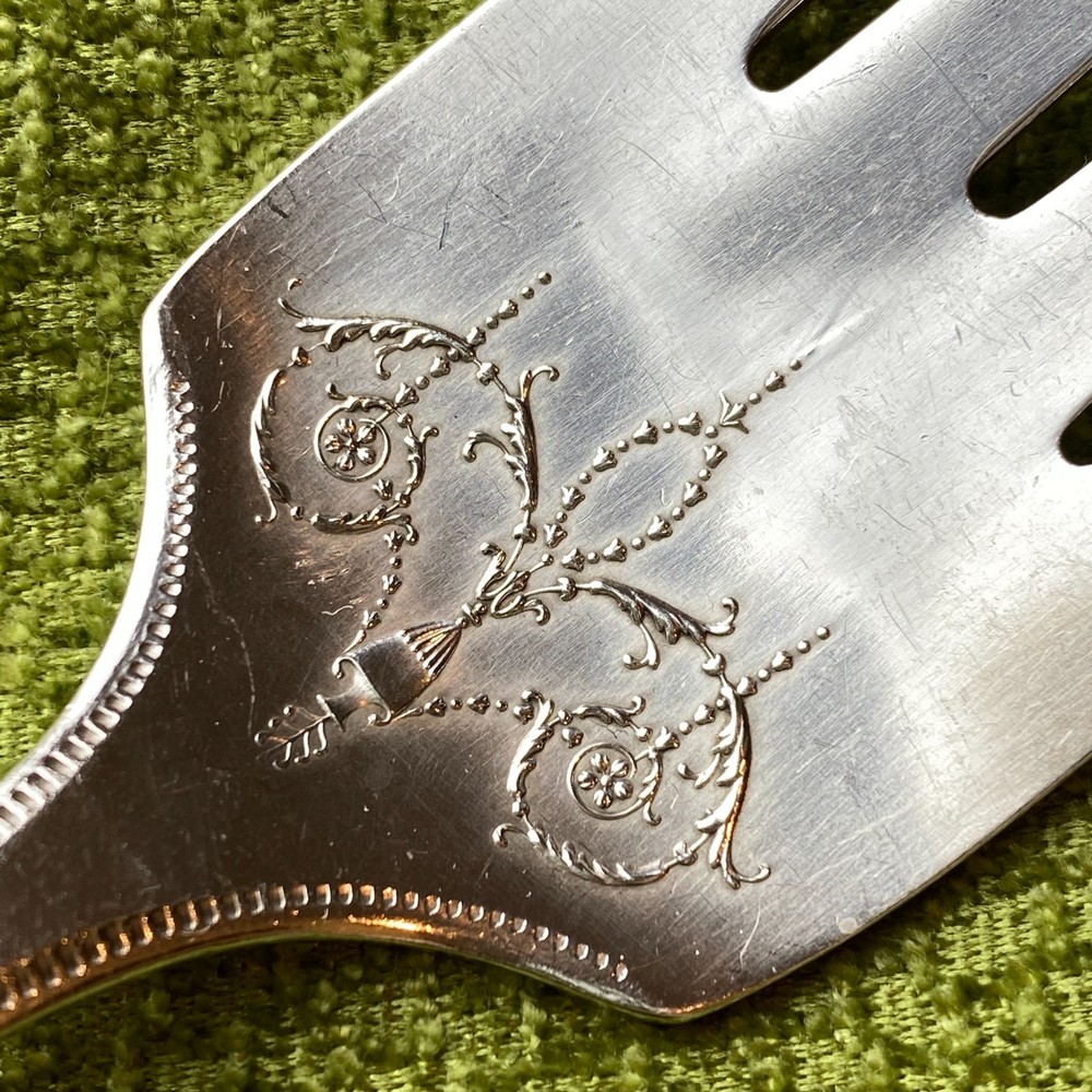 Oneida Silverplate GROSVENOR 1921 Medium Solid Cold Meat SERVING FORK No Mono