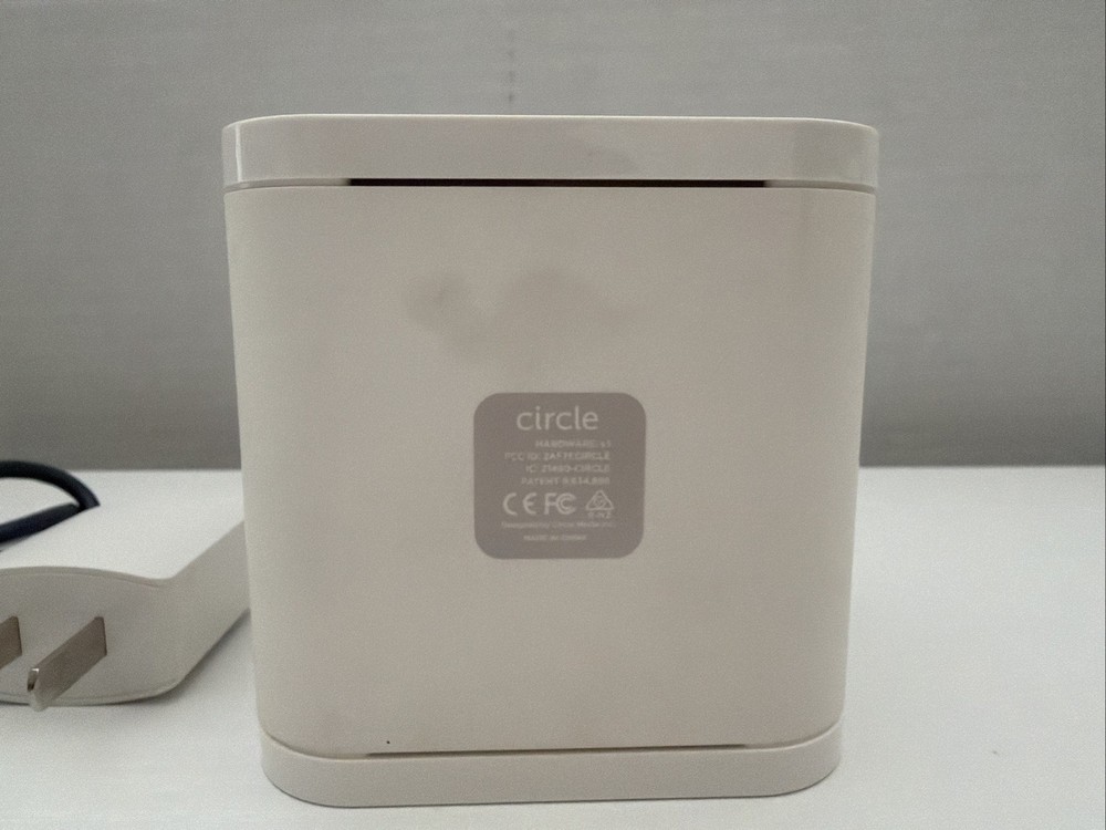 Circle Media Inc Circle Parental WiFi Managing Device 2AF7ECIRCLE Powers On