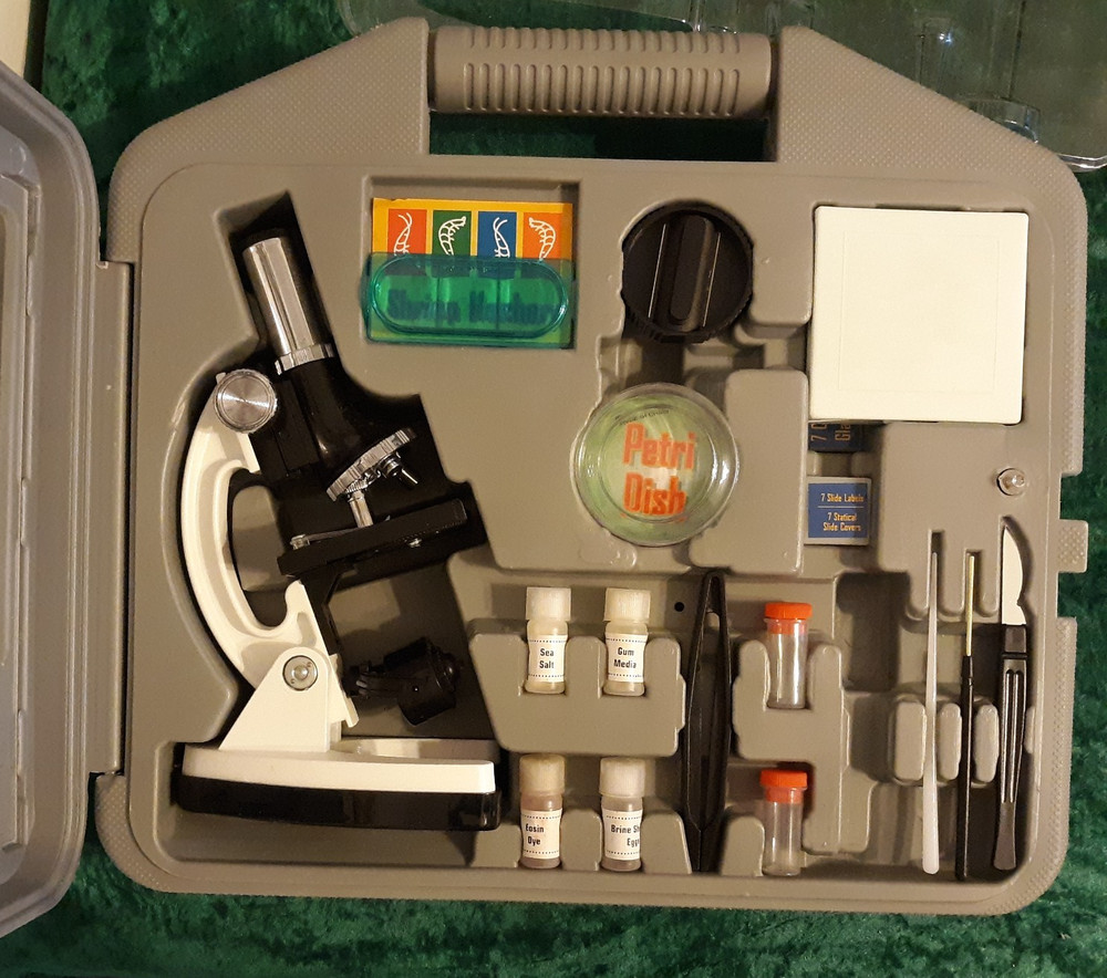 Vivitar 28 Piece Microscope Set 100/400/900x Magnification - EXC Condition