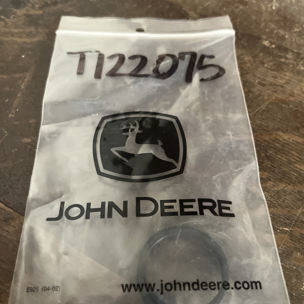 2 NOS JOHN DEERE OEM T122075 O-Rings