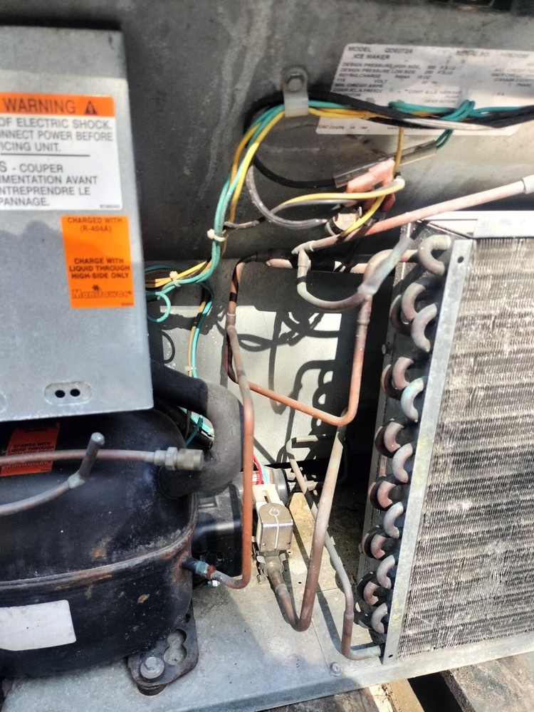 Manitowoc Undercounter Ice Maker Cube Machine Bin - 280 Pounds - QD0272A