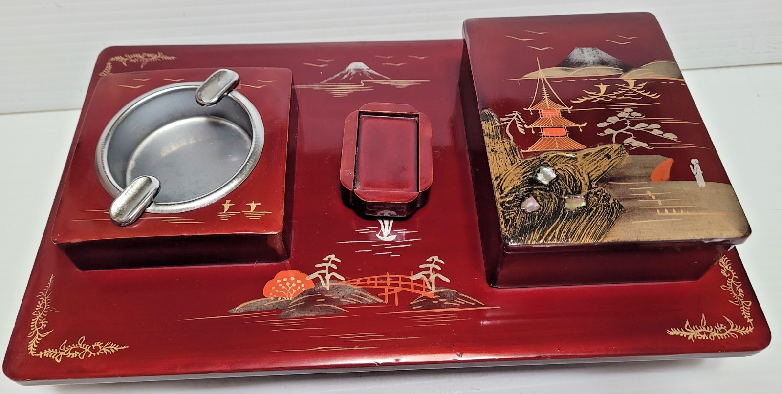 VINTAGE JAPAN MUSICAL CIGARETTE DESKTOP SET
