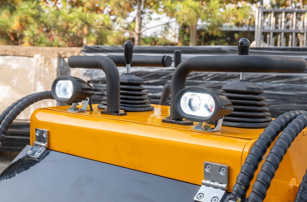 23Hp Mini Skid Steer Loader with EPA Petrol Engine Three valve Three Pump
