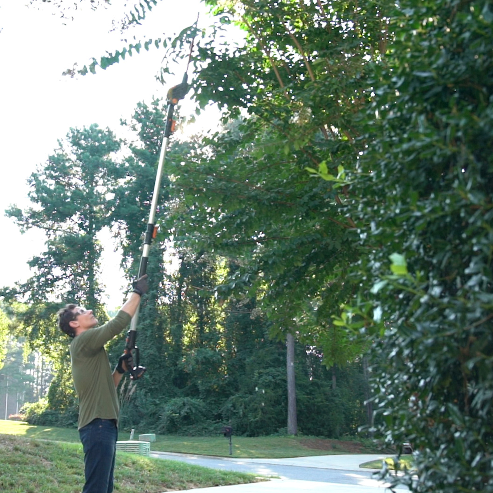 WORX WG252 Cordless 20V 2-in-1 Hedge Trimmer w/ Attachment Capabilities