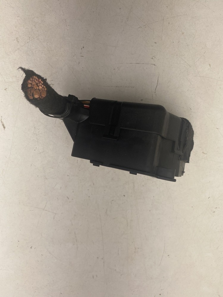 2004-2006 Audi A8L Fuse Box OEM.