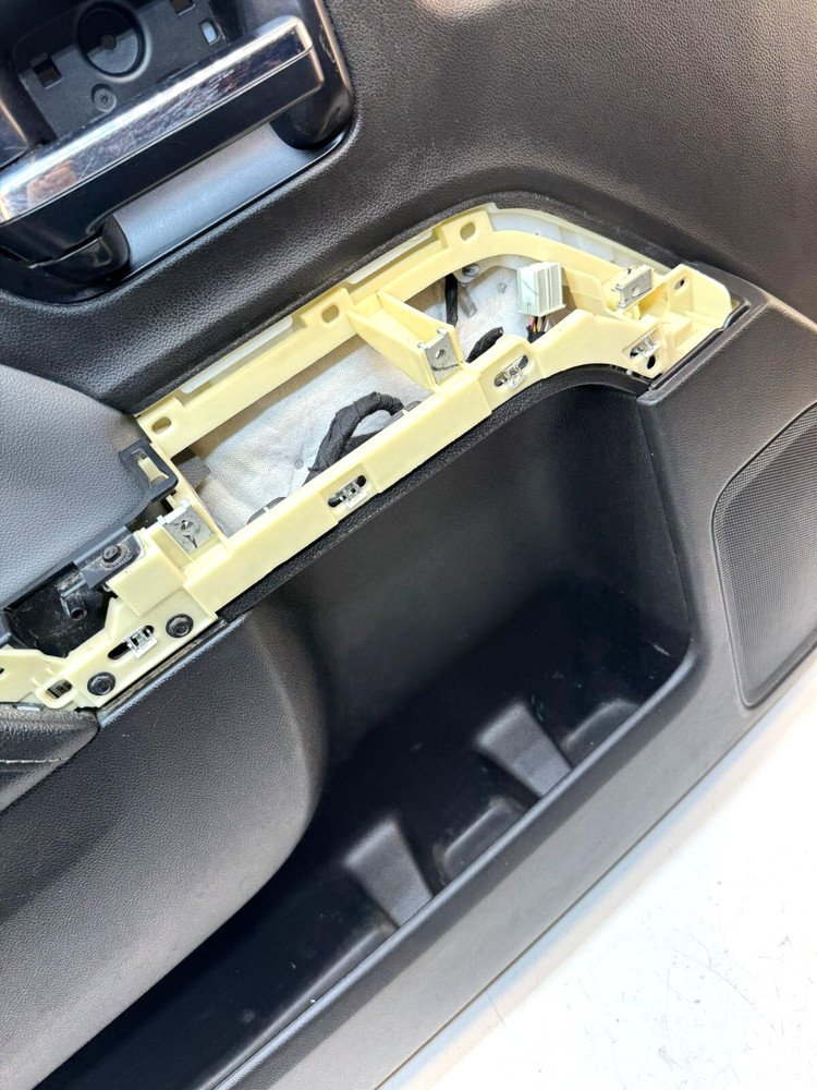 Sierra Silverado 2014-2019 Interior Front Door Trim Panel Left Driver