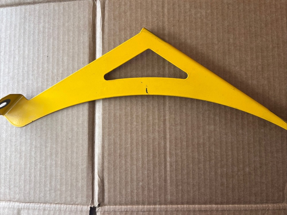 VOLVO VNL FAIRING BRACKET/MOUNT (driver) 21070679