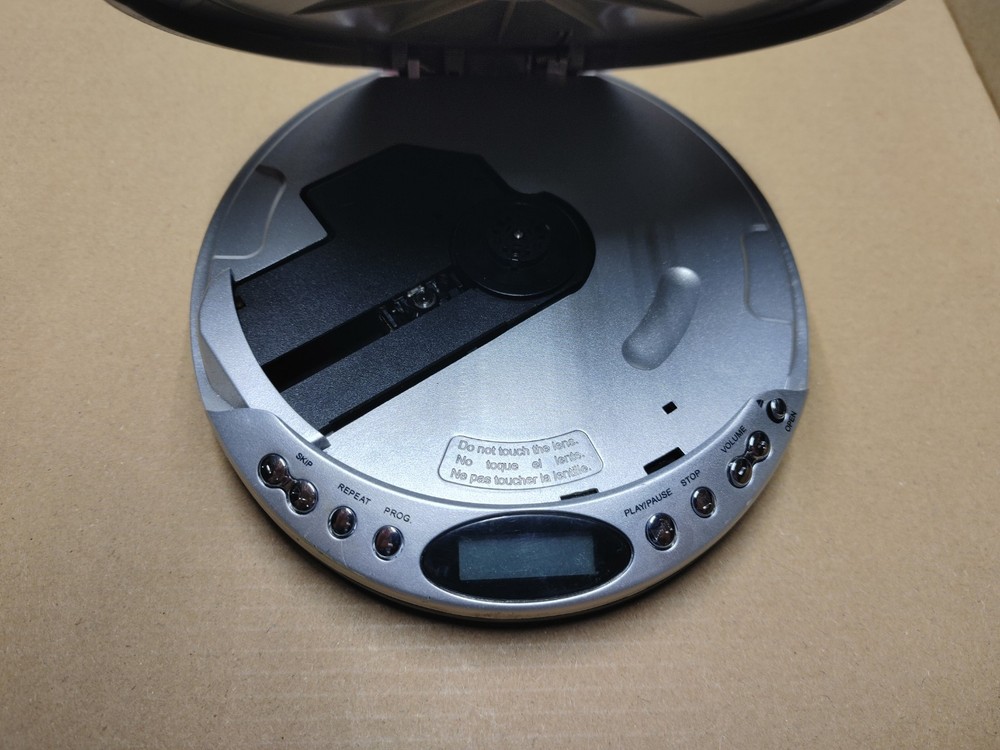 DURABRAND Compact CD Player Model CD-566 Digital Audio Portable Fully Tested!