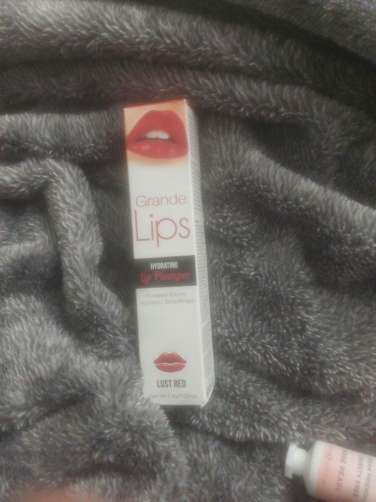 Grande Lips Hydrating Lip Plumper Lust Red
