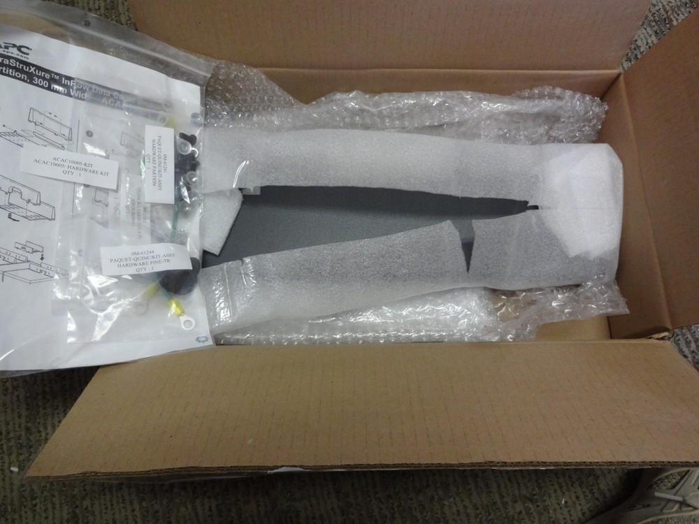 Apc Acac10005 Inrow Sliding Bridge Partition Data Cable 300mm