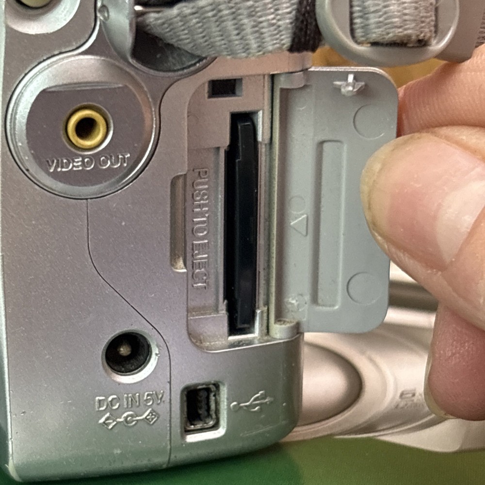 Fujifilm Finepix S3000 Digital Camera & Box - Working