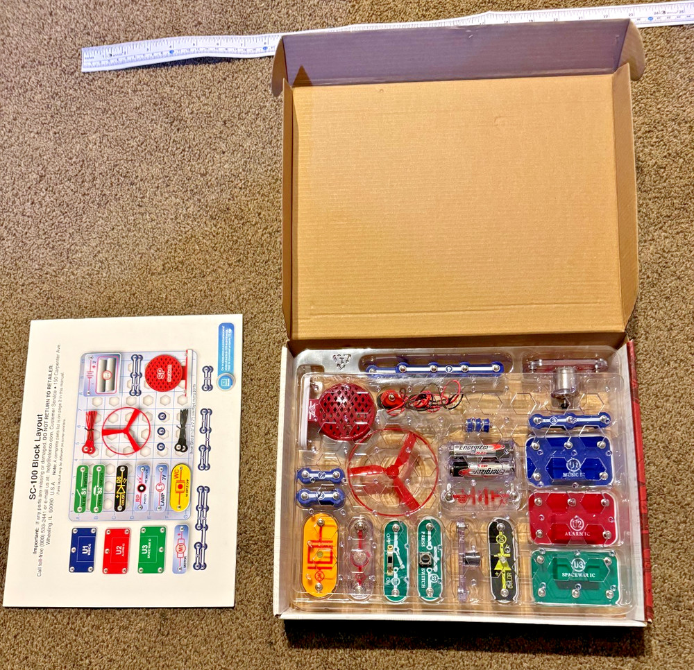 Snap Circuits Junior SC-100 Electronics Kit STEM Elenco Build 100 Projects Compl