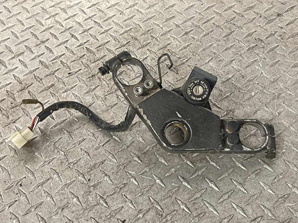 2001 Kawasaki EX 250 Ninja Forks Upper Triple Tree Clamp Ignition Switch EX250