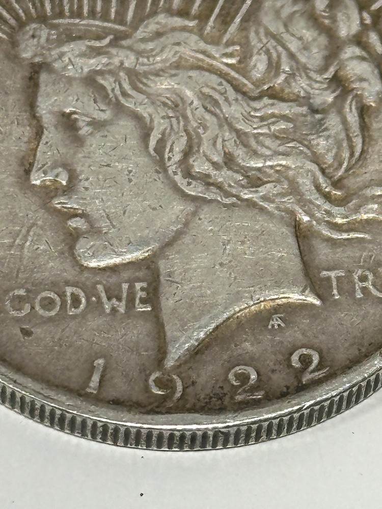 US Silver Coin-1922 PEACE SILVER DOLLAR circulated