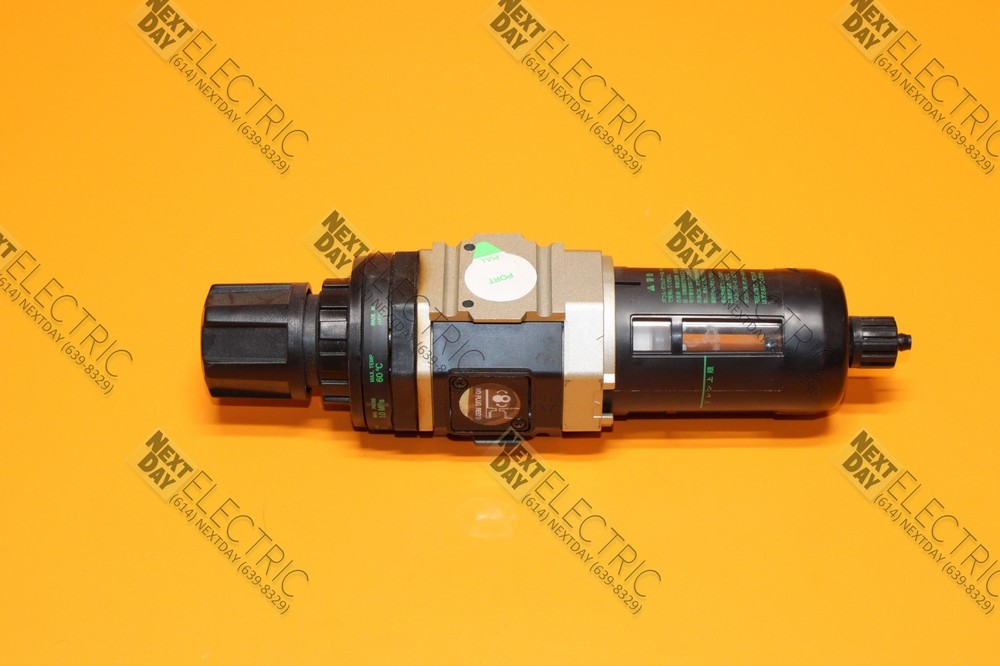 CKD, W3000-10, Filter Regulator w B320 Mount Bracket Pneumatic Air