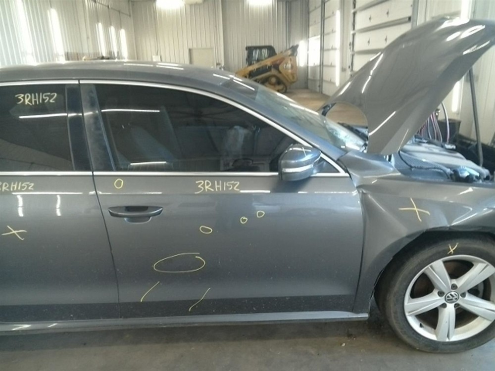 PASSAT 2013 High Mounted Stop Light 104925612