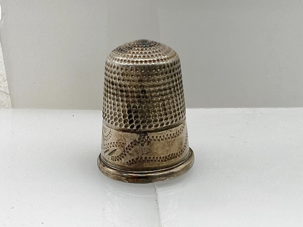 ANTIQUE SOLID SILVER THIMBLE ETCHED PATTERN