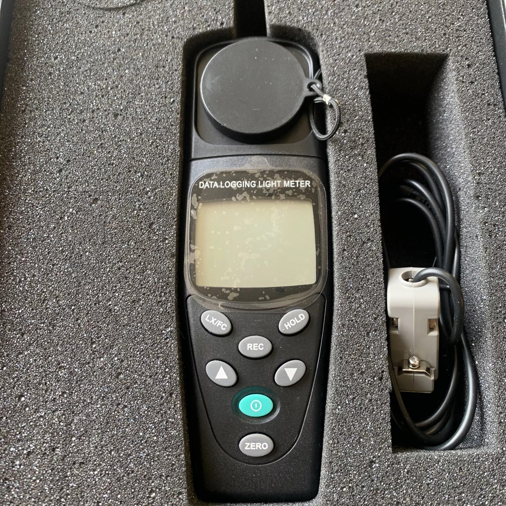 MANNIX Data Logging Light Meter TM203